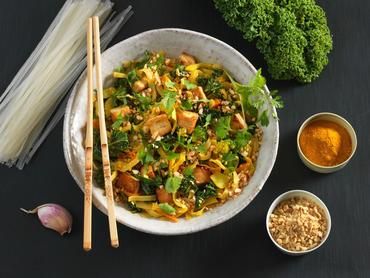 Pad Thaï au tofu fumé et légumes d’hiver Pad Thaï au tofu fumé et légumes d’hiver