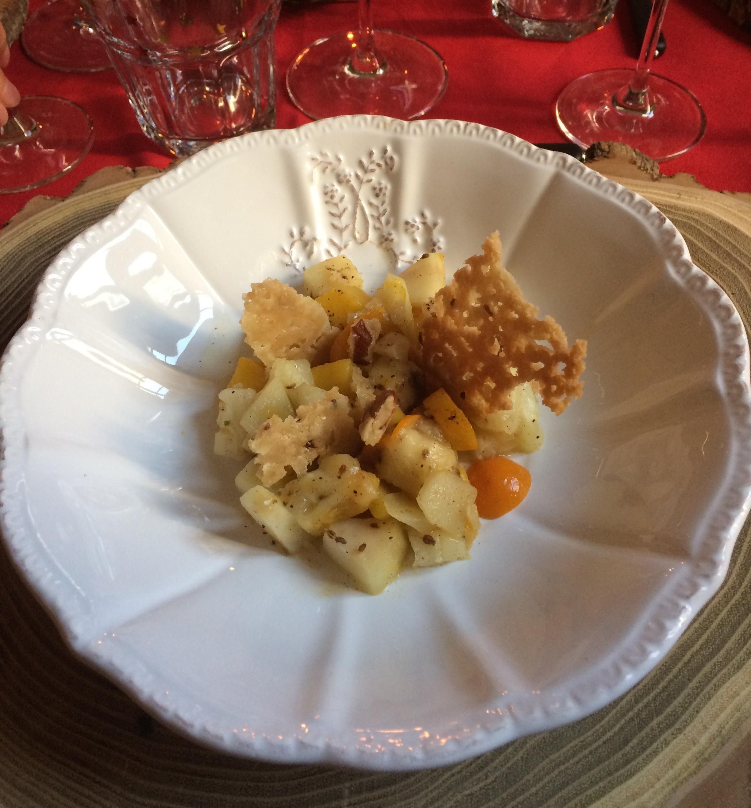 Poêlée de fruits aux épices, petites tuiles craquantes Poêlée de fruits aux épices, petites tuiles craquantes