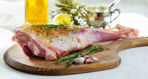 Gigot d'agneau à l'ail et au romarin Gigot d'agneau à l'ail et au romarin